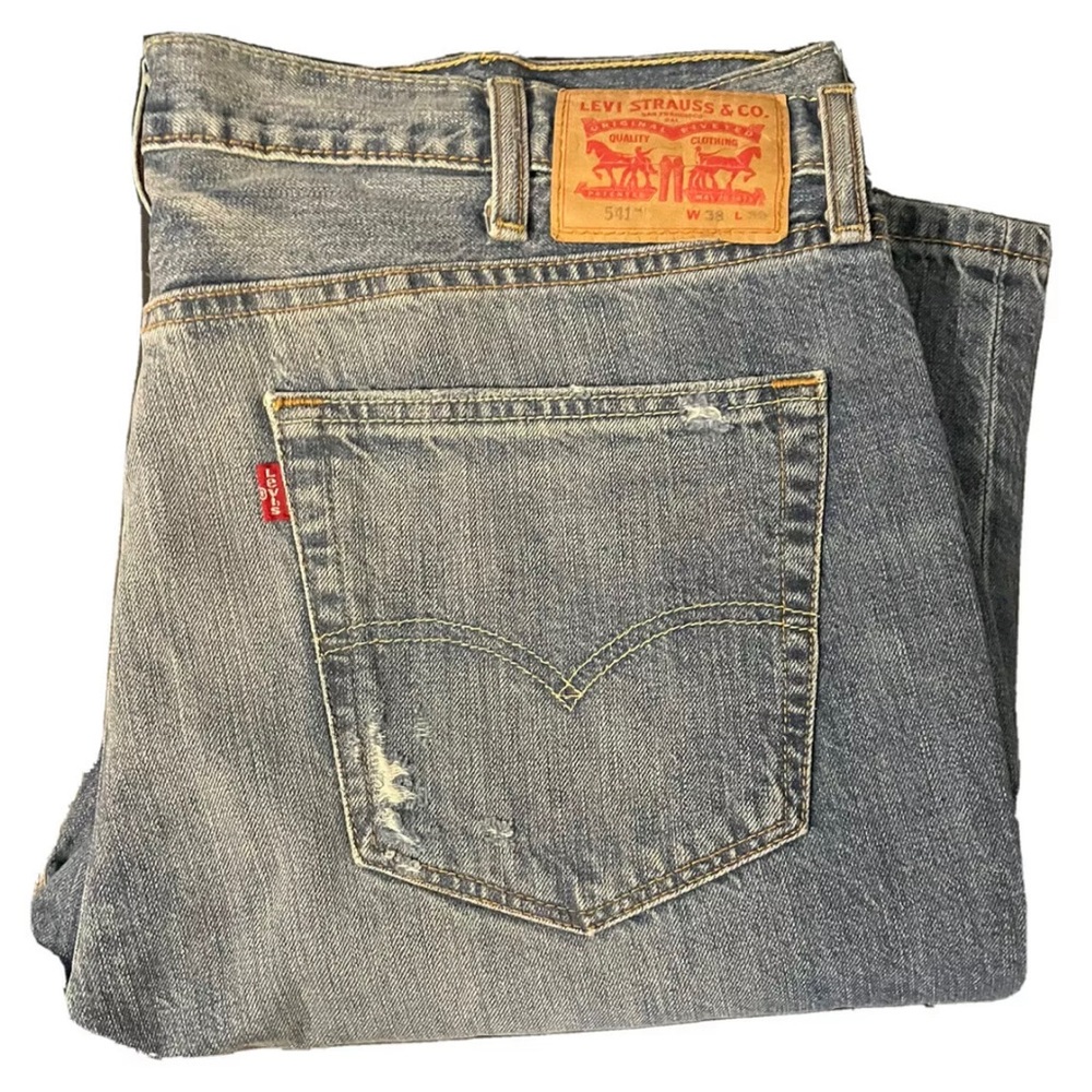 Levi’s 541 Athletic Fit (Light Wash/ Distressed)….New w/o tags. 38W x 30L.